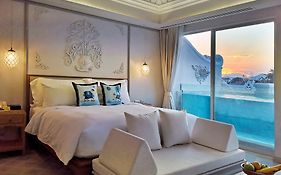 ดิ อินไซด์ เฮาส์ (SHA Extra Plus)